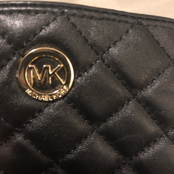Michael Kors Black Quilted Gloves - Picture 6 of 8